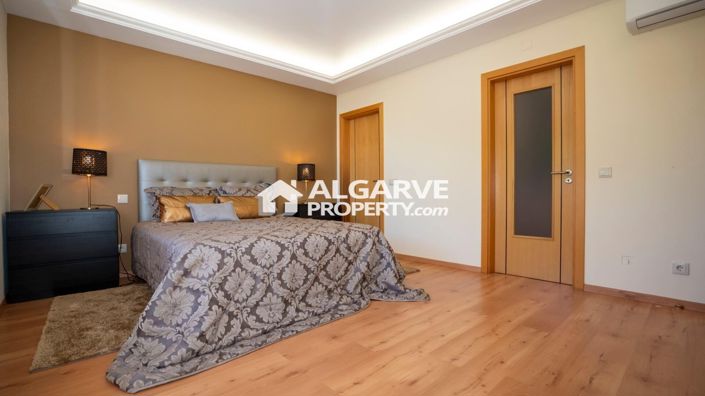 Image No.22-4 Bed Semi-Detached for sale