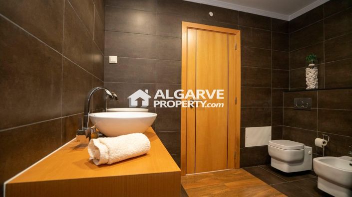 Image No.23-4 Bed Semi-Detached for sale