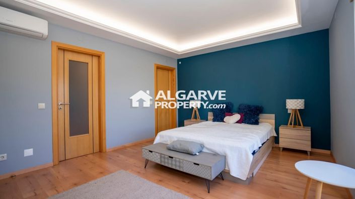 Image No.25-4 Bed Semi-Detached for sale