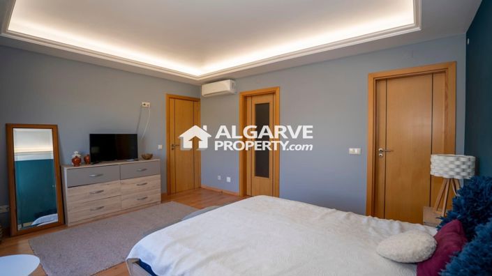 Image No.26-4 Bed Semi-Detached for sale