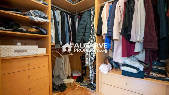 Image No.28-4 Bed Semi-Detached for sale