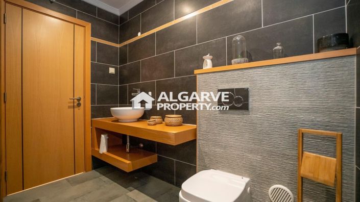 Image No.29-4 Bed Semi-Detached for sale