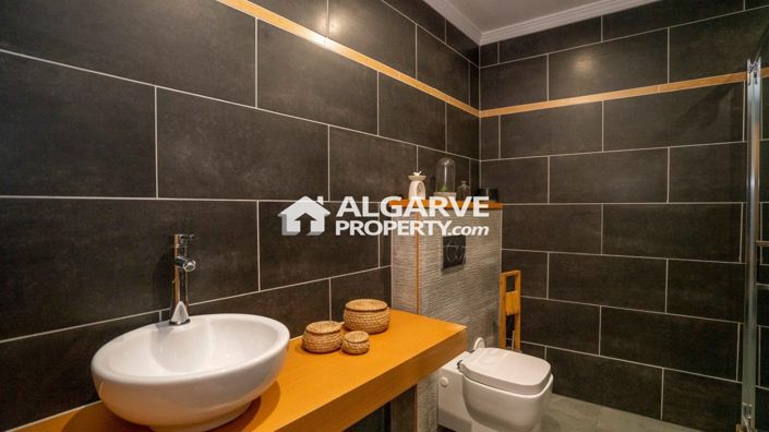 Image No.44-4 Bed Semi-Detached for sale