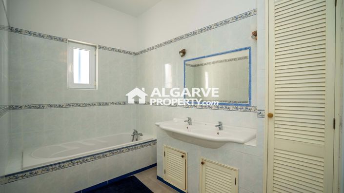 Image No.26-Villa de 4 chambres à vendre à Loule