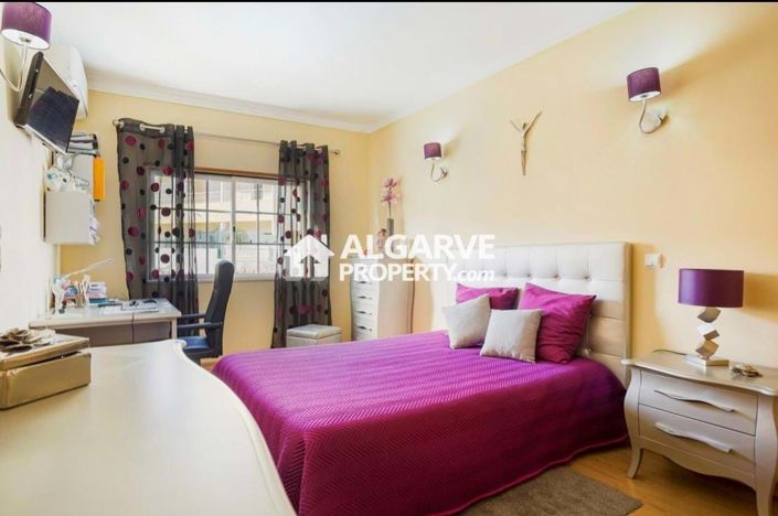 Image No.29-3 Bed Townhouse for sale