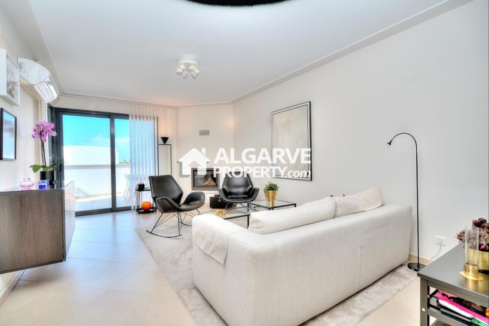 Image No.10-4 Bed Townhouse for sale