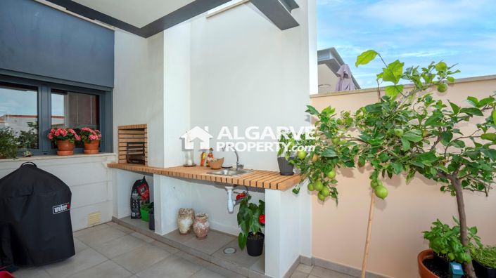 Image No.12-4 Bed Townhouse for sale