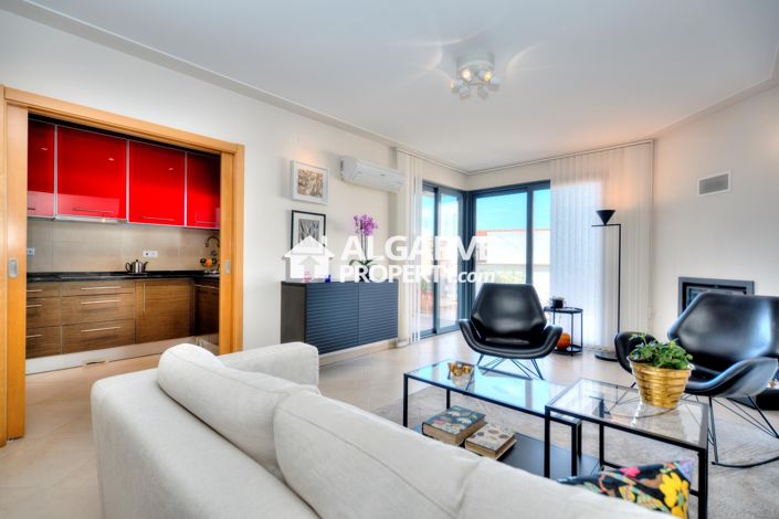 Image No.2-4 Bed Townhouse for sale