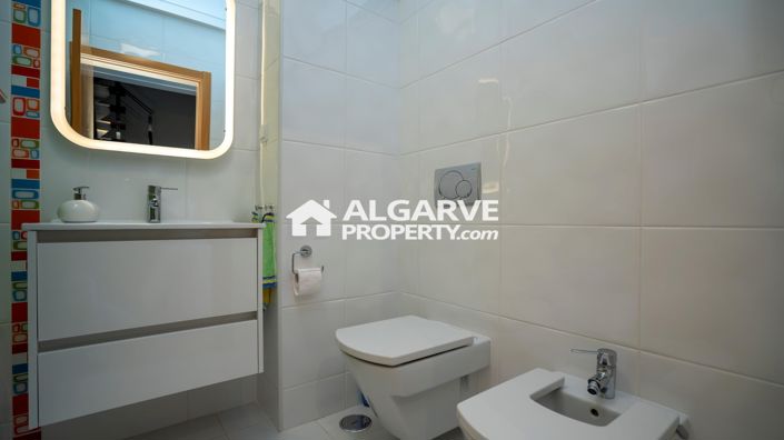 Image No.23-4 Bed Townhouse for sale