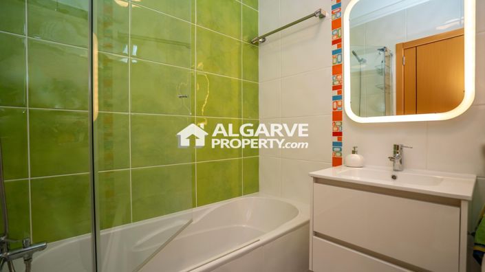 Image No.24-4 Bed Townhouse for sale