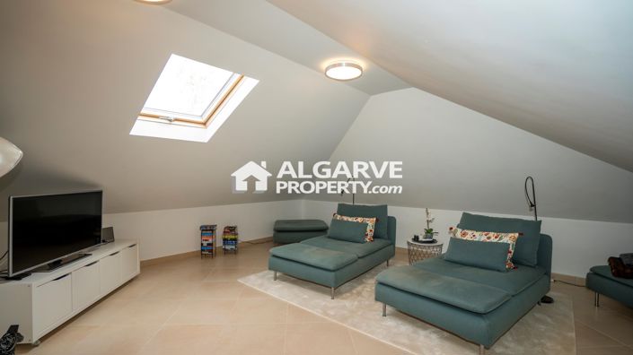 Image No.26-4 Bed Townhouse for sale