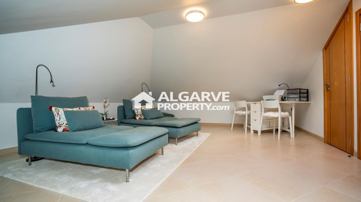 Image No.28-4 Bed Townhouse for sale