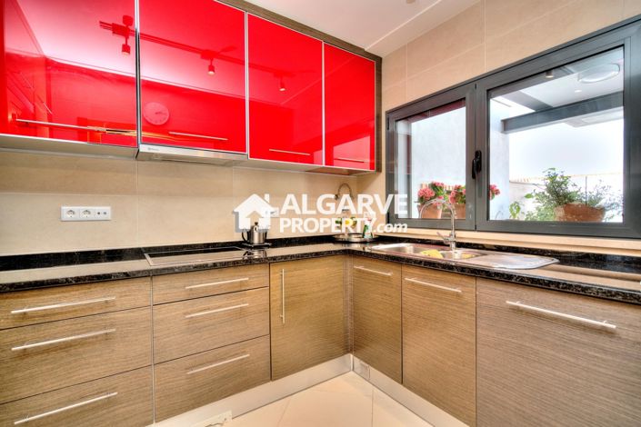 Image No.3-4 Bed Townhouse for sale