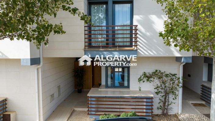 Image No.37-4 Bed Townhouse for sale