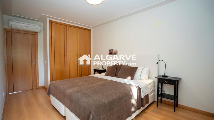 Image No.18-4 Bed Townhouse for sale