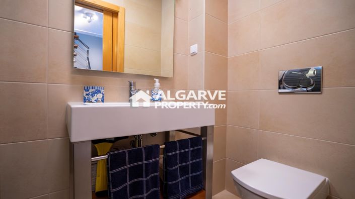 Image No.20-4 Bed Townhouse for sale