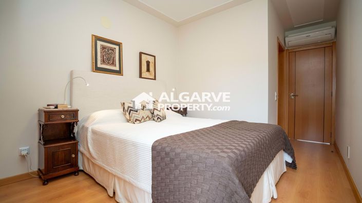 Image No.22-4 Bed Townhouse for sale