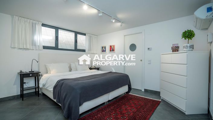 Image No.31-4 Bed Townhouse for sale