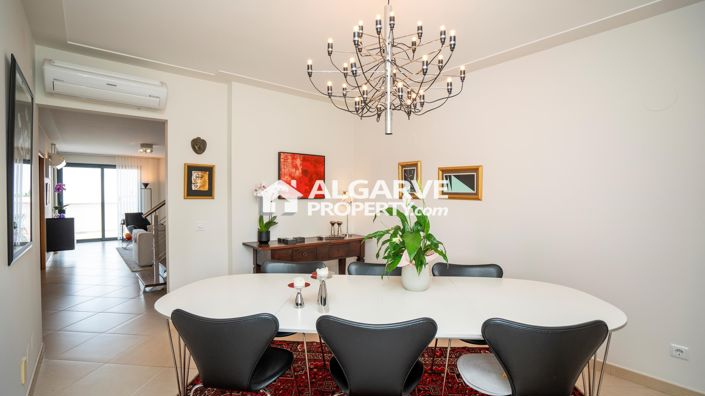 Image No.4-4 Bed Townhouse for sale