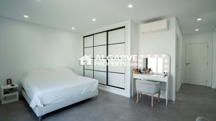 Image No.22-4 Bed Villa for sale