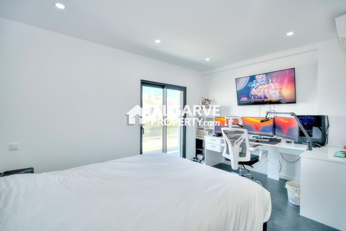 Image No.25-4 Bed Villa for sale