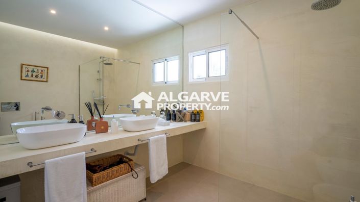 Image No.20-5 Bed Villa for sale