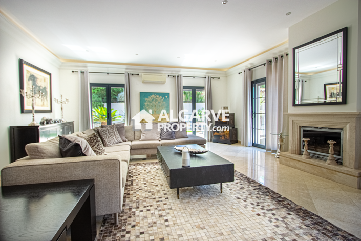 Image No.2-5 Bed Villa for sale