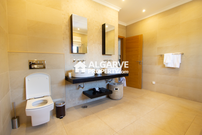 Image No.30-5 Bed Villa for sale