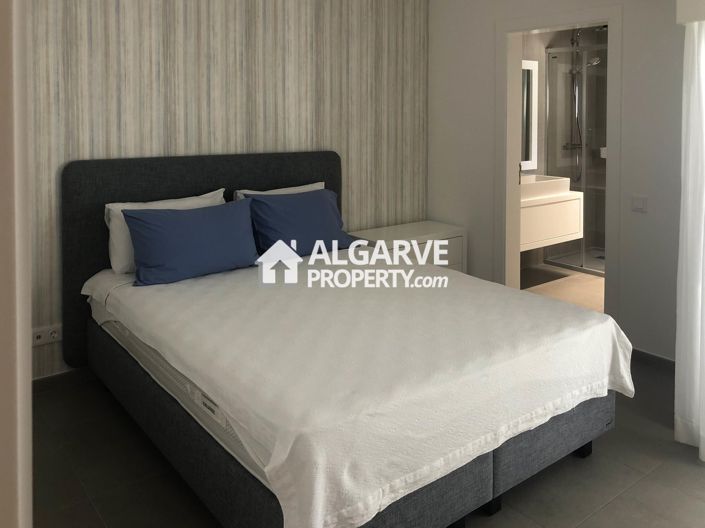 Image No.11-6 Bed Semi-Detached for sale