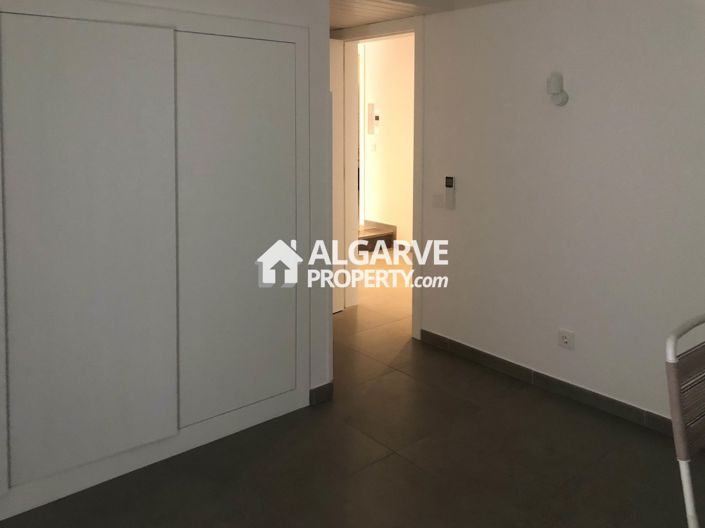 Image No.12-6 Bed Semi-Detached for sale