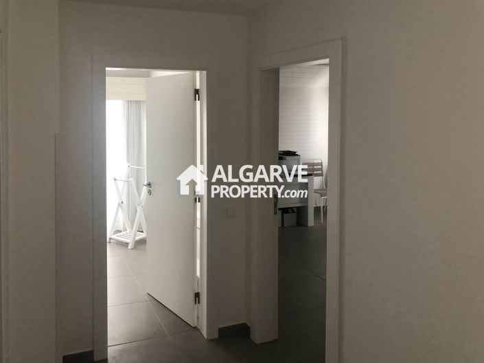 Image No.13-6 Bed Semi-Detached for sale