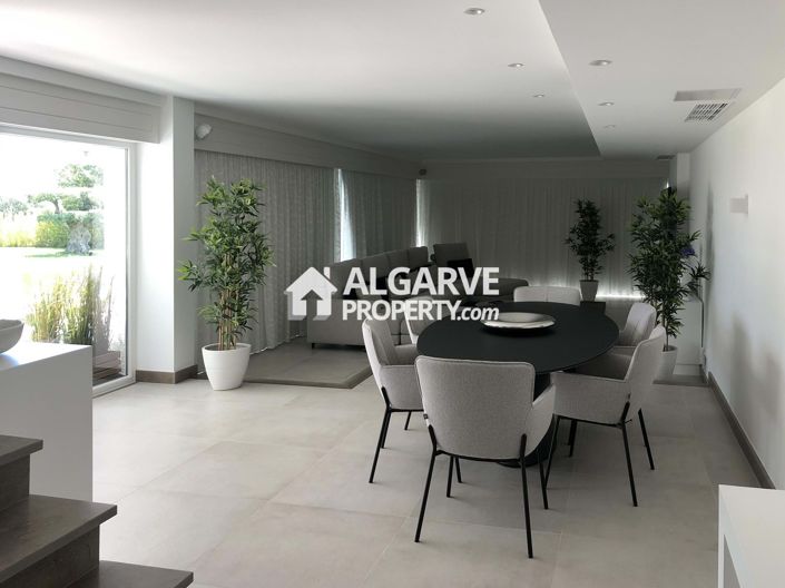 Image No.2-6 Bed Semi-Detached for sale