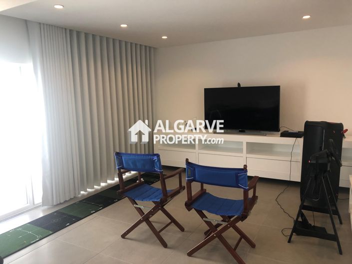 Image No.22-6 Bed Semi-Detached for sale