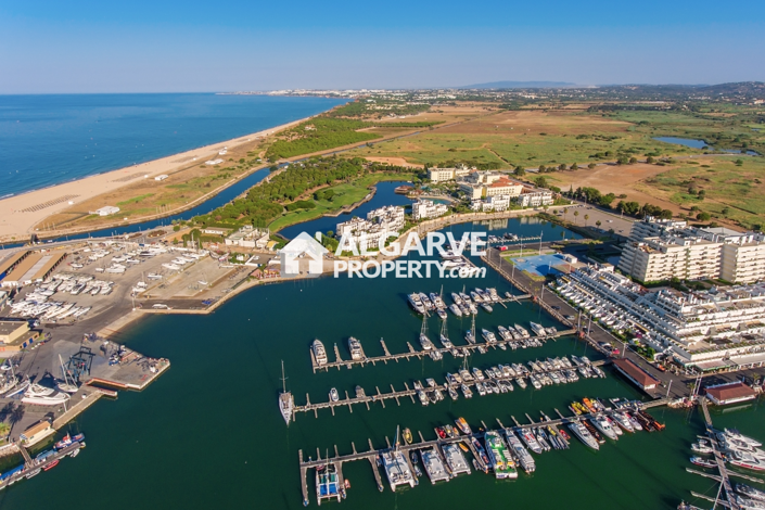 Image No.25-6 Bed Semi-Detached for sale