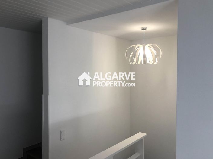 Image No.5-6 Bed Semi-Detached for sale