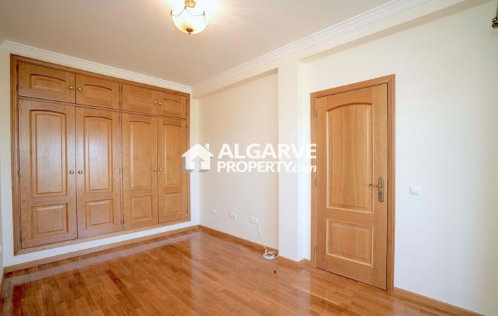 Image No.17-4 Bed Villa for sale