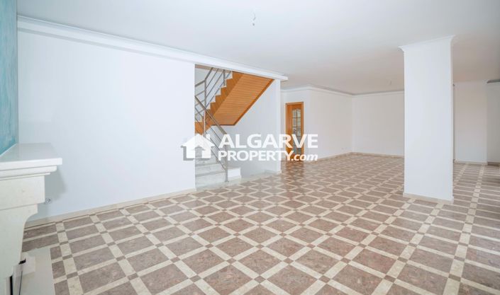 Image No.20-4 Bed Apartment for sale