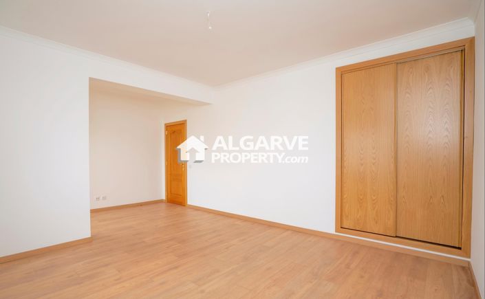 Image No.8-4 Bed Apartment for sale