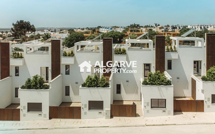 Image No.1-3 Bed Townhouse for sale
