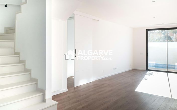 Image No.11-3 Bed Townhouse for sale