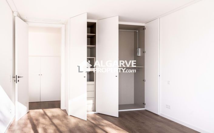 Image No.13-3 Bed Townhouse for sale