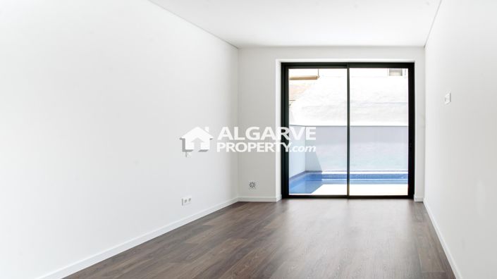 Image No.3-3 Bed Townhouse for sale