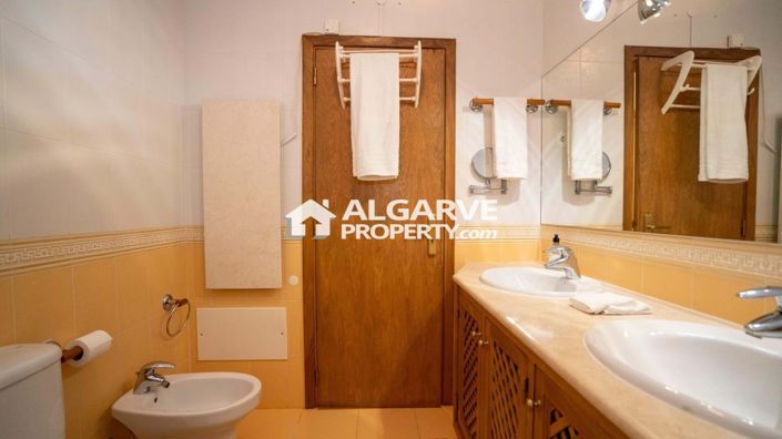 Image No.10-4 Bed Semi-Detached for sale