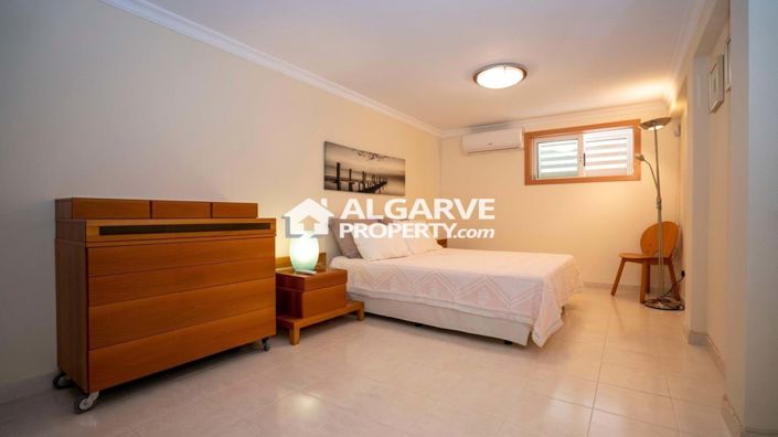 Image No.15-4 Bed Semi-Detached for sale