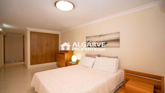 Image No.16-4 Bed Semi-Detached for sale