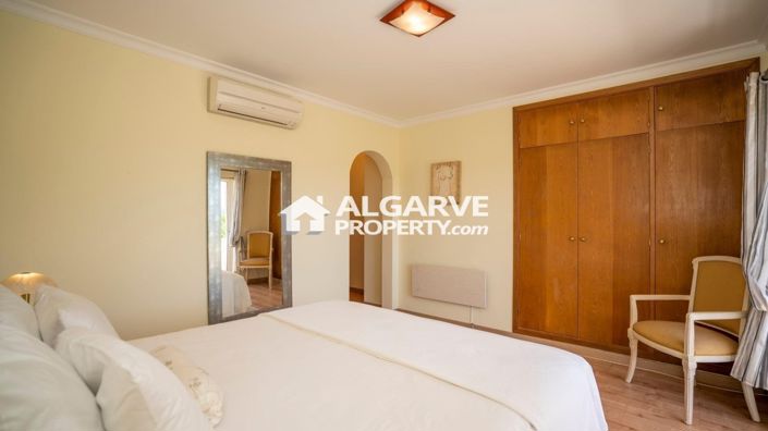 Image No.7-4 Bed Semi-Detached for sale