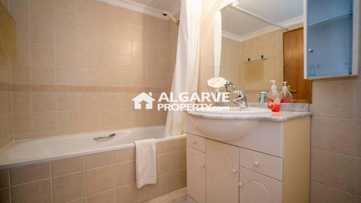 Image No.6-4 Bed Semi-Detached for sale