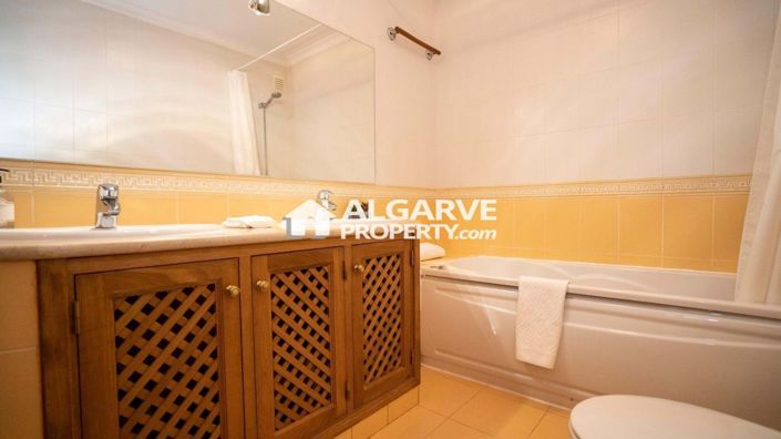 Image No.9-4 Bed Semi-Detached for sale