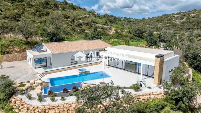 Image No.1-4 Bed Villa for sale