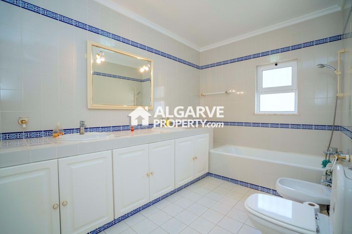 Image No.14-4 Bed Villa for sale